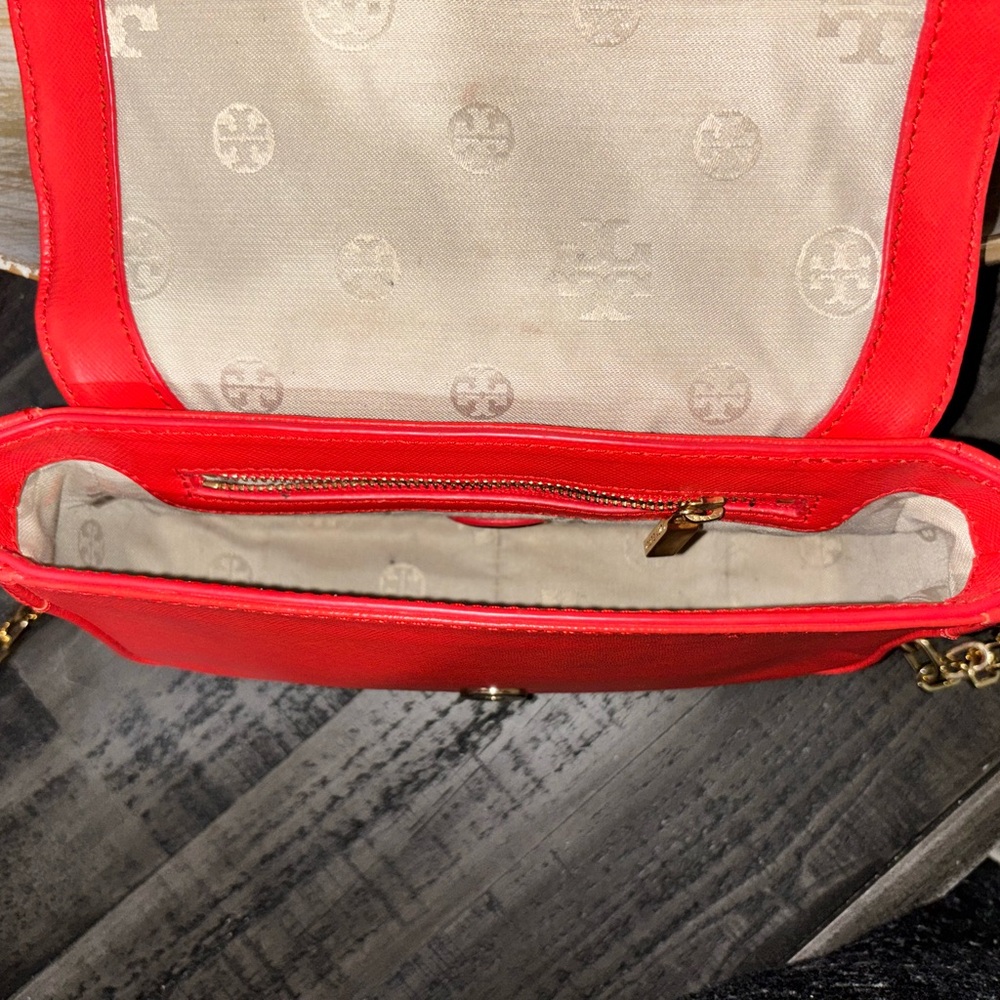 Tory Burch Robinson Chain Bag in Poppy Red - Picture 11 of 14